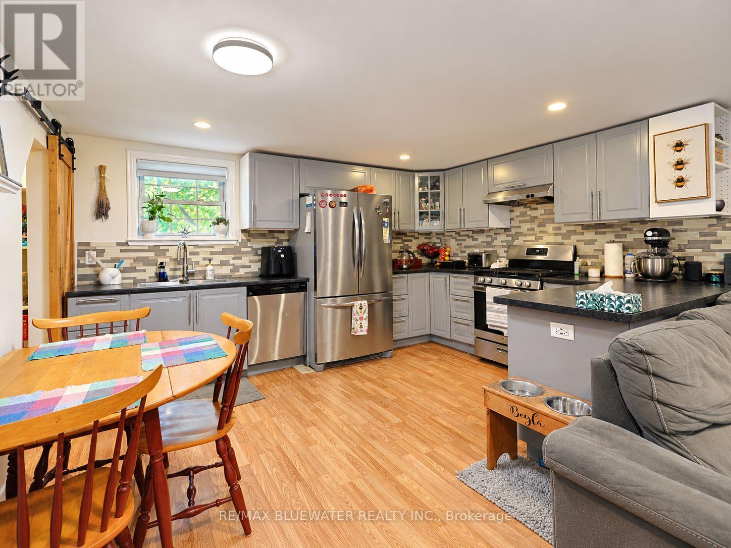 1601 Greenway Drive, North Middlesex, Ontario  N0M 2K0 - Photo 4 - X14094762