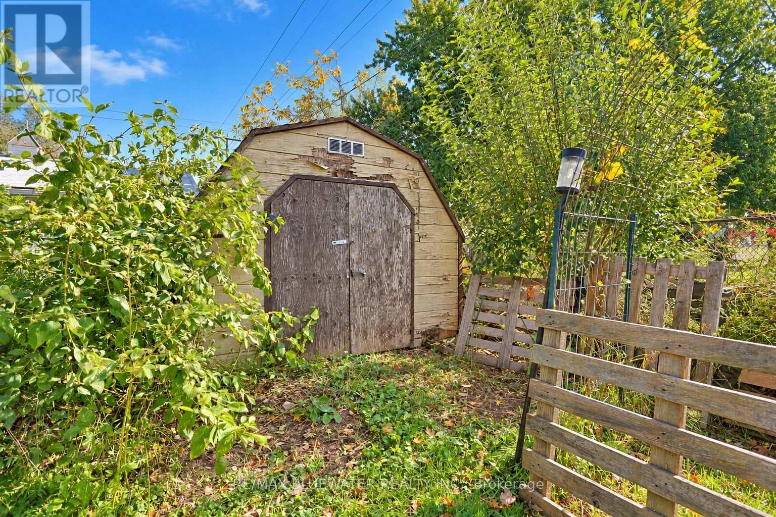 1601 Greenway Drive, North Middlesex, Ontario  N0M 2K0 - Photo 45 - X14094762
