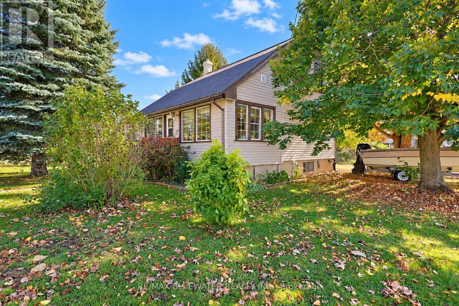 1601 Greenway Drive, North Middlesex, Ontario  N0M 2K0 - Photo 7 - X14094762