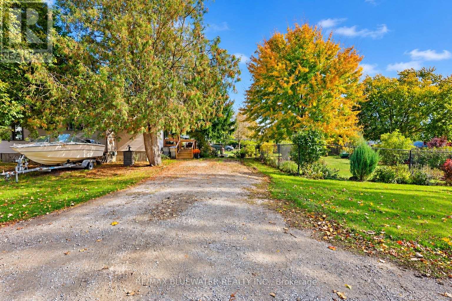 1601 Greenway Drive, North Middlesex, Ontario  N0M 2K0 - Photo 8 - X14094762