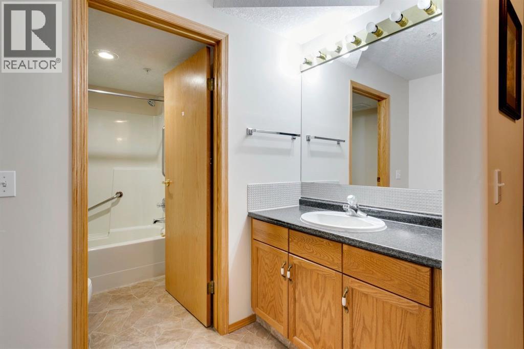 107, 7239 Sierra Morena Boulevard Sw, Calgary, Alberta  T3H 3L7 - Photo 43 - A2349309