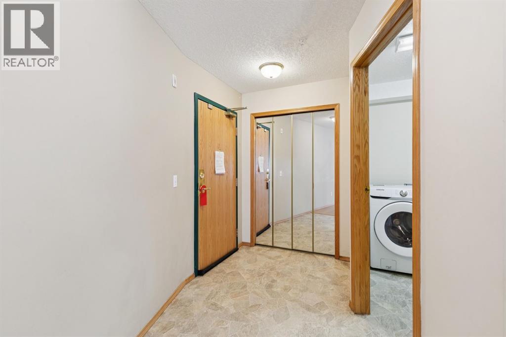 107, 7239 Sierra Morena Boulevard Sw, Calgary, Alberta  T3H 3L7 - Photo 3 - A2349309