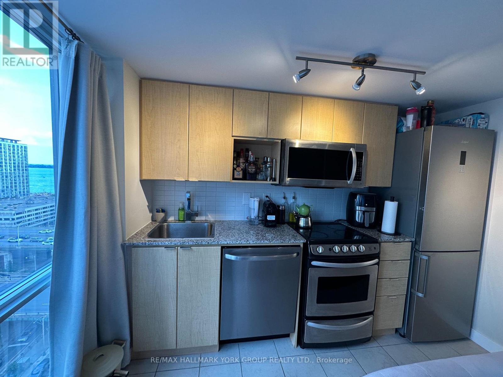 1709 - 11 Brunel Court, Toronto, Ontario  M5V 3Y3 - Photo 4 - C14094650