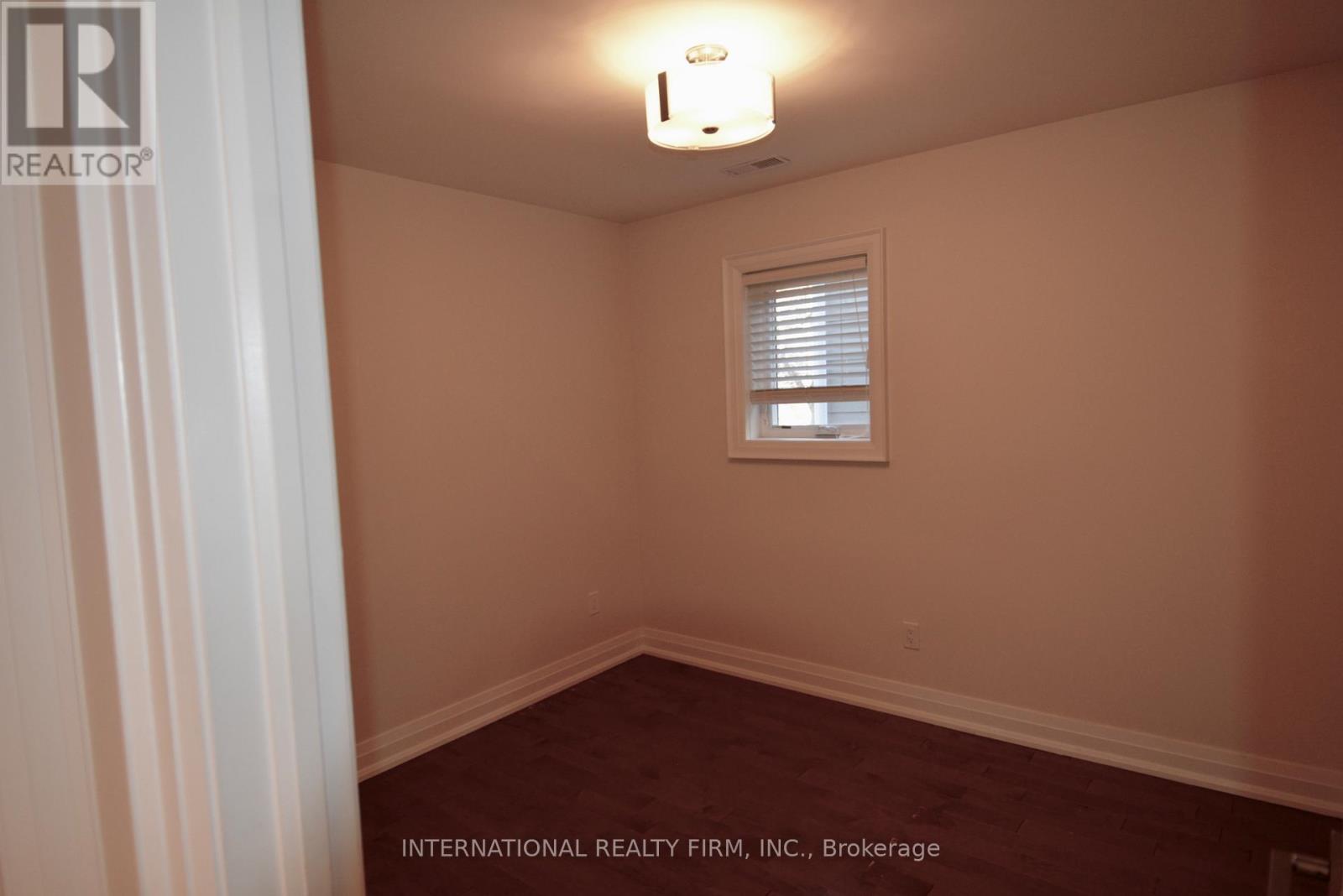 Main Floor - 24 Duggan Avenue, Toronto, Ontario M4V 1Y2 - Photo 16 - C14094764