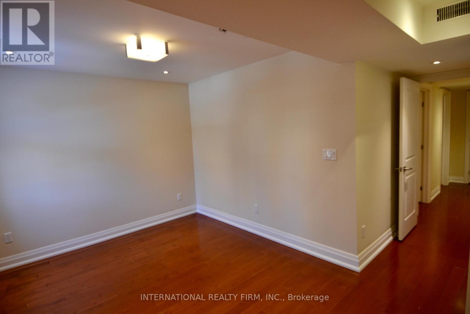Main Floor - 24 Duggan Avenue, Toronto, Ontario M4V 1Y2 - Photo 2 - C14094764