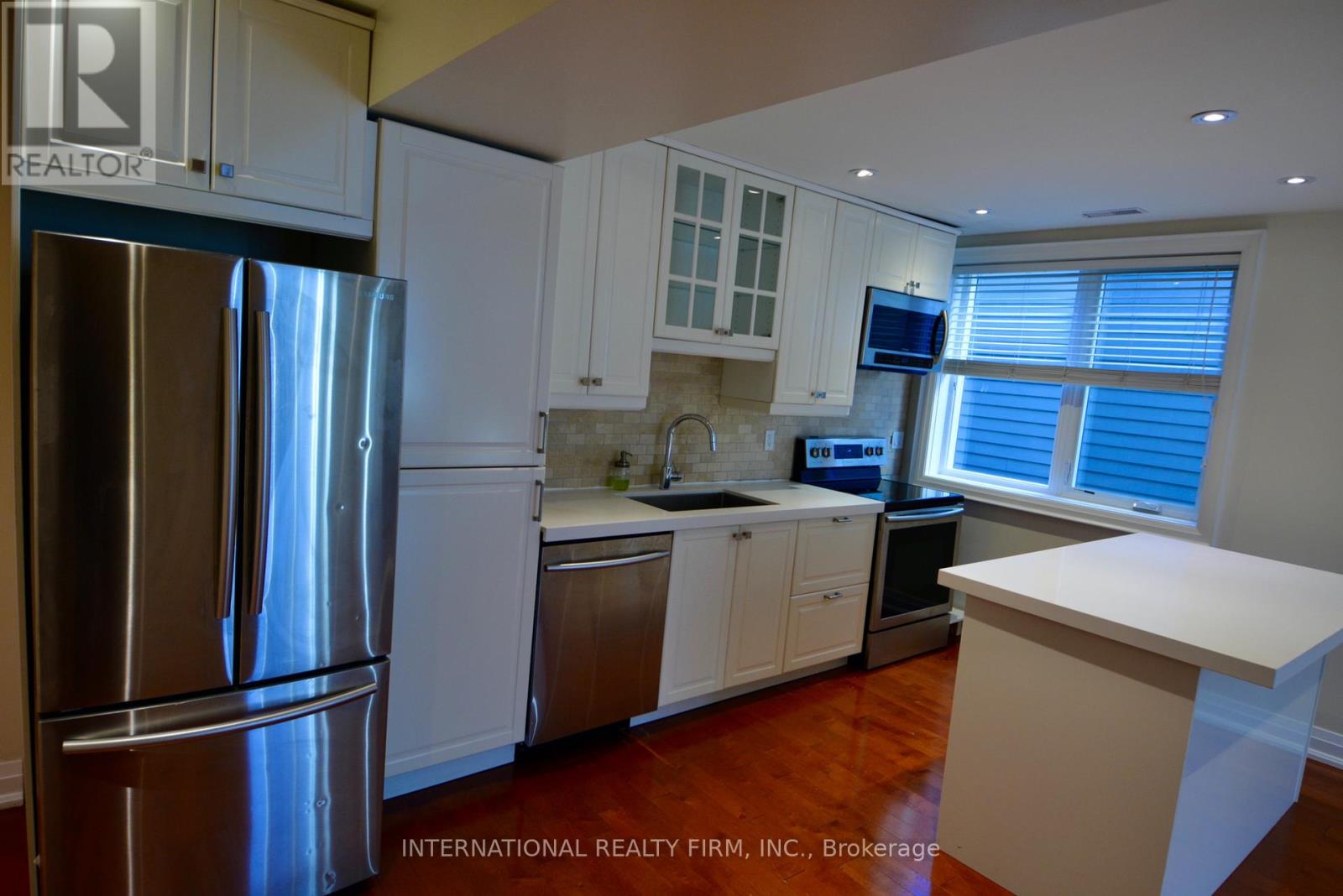 Main Floor - 24 Duggan Avenue, Toronto, Ontario M4V 1Y2 - Photo 22 - C14094764