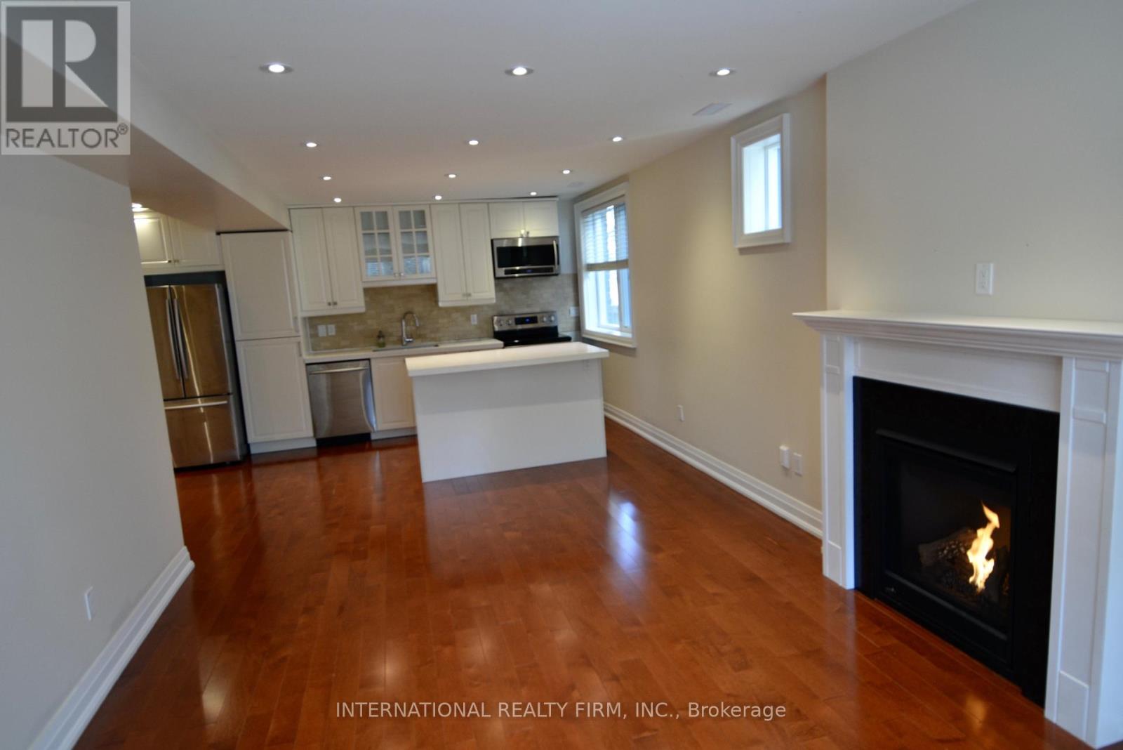 Main Floor - 24 Duggan Avenue, Toronto, Ontario M4V 1Y2 - Photo 25 - C14094764