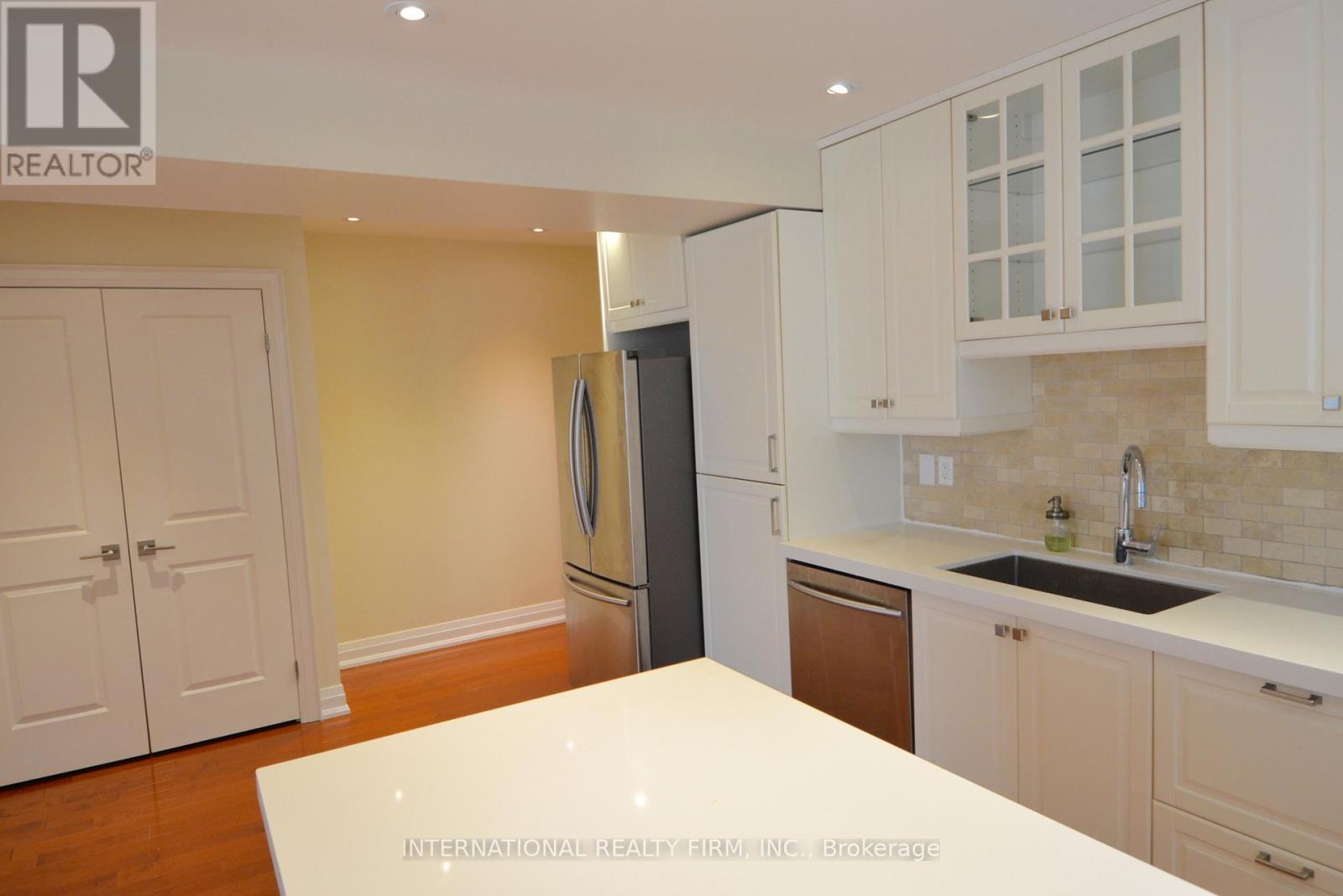 Main Floor - 24 Duggan Avenue, Toronto, Ontario M4V 1Y2 - Photo 27 - C14094764