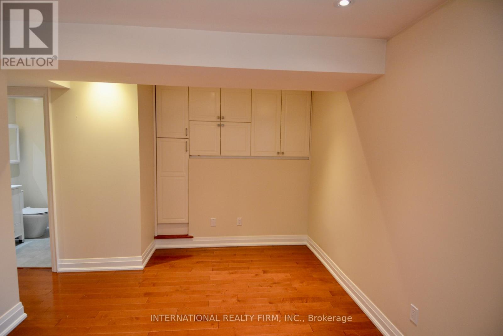 Main Floor - 24 Duggan Avenue, Toronto, Ontario M4V 1Y2 - Photo 4 - C14094764