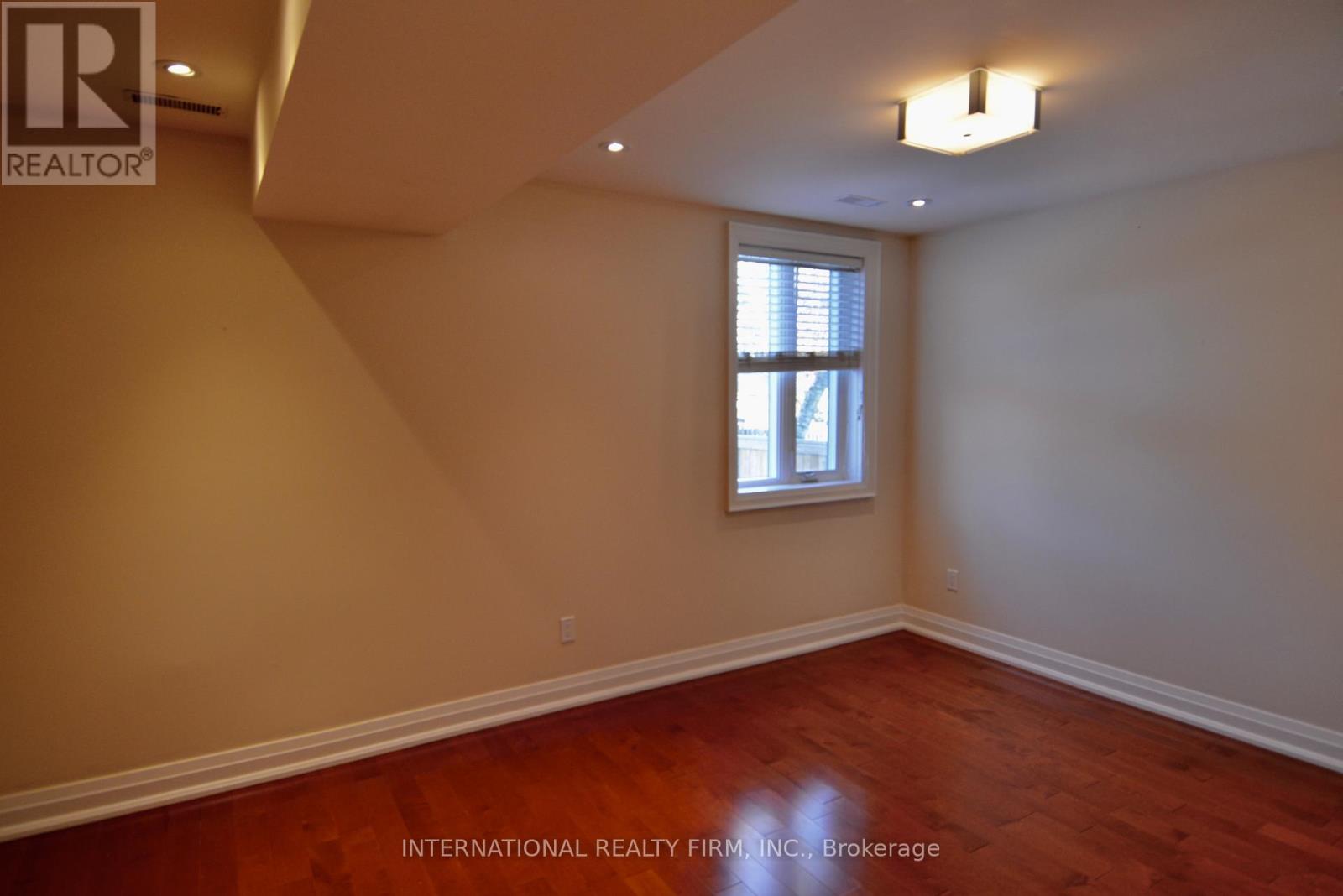 Main Floor - 24 Duggan Avenue, Toronto, Ontario M4V 1Y2 - Photo 7 - C14094764