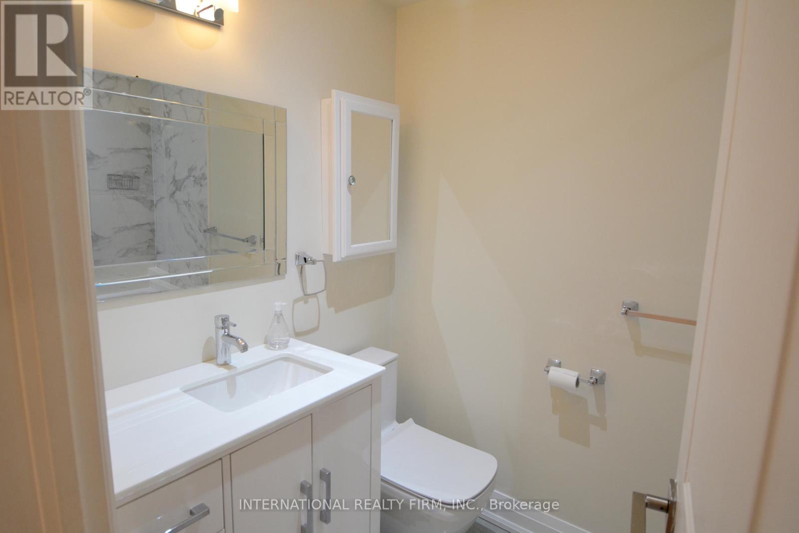 Main Floor - 24 Duggan Avenue, Toronto, Ontario M4V 1Y2 - Photo 9 - C14094764
