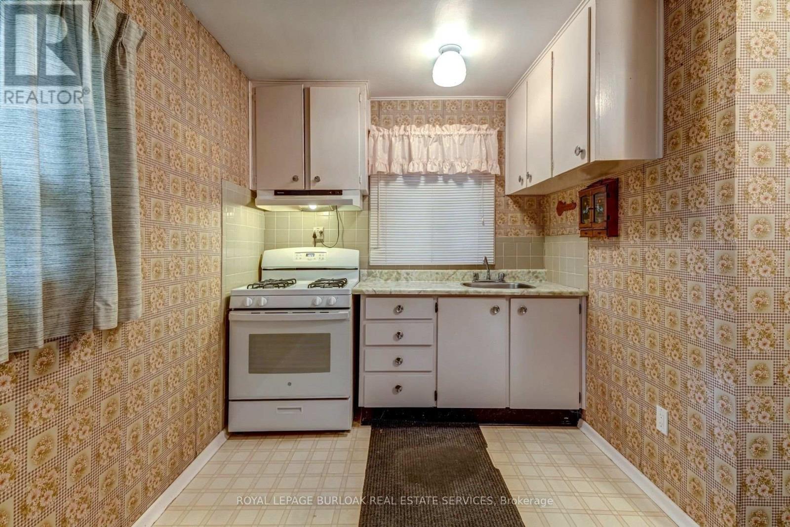 140 Barker Avenue, Toronto, Ontario  M4C 2P1 - Photo 10 - E14094706