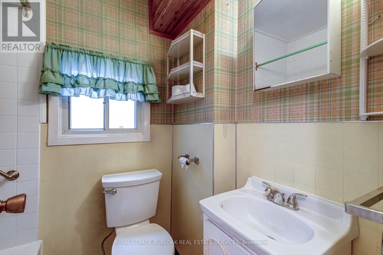 140 Barker Avenue, Toronto, Ontario  M4C 2P1 - Photo 13 - E14094706