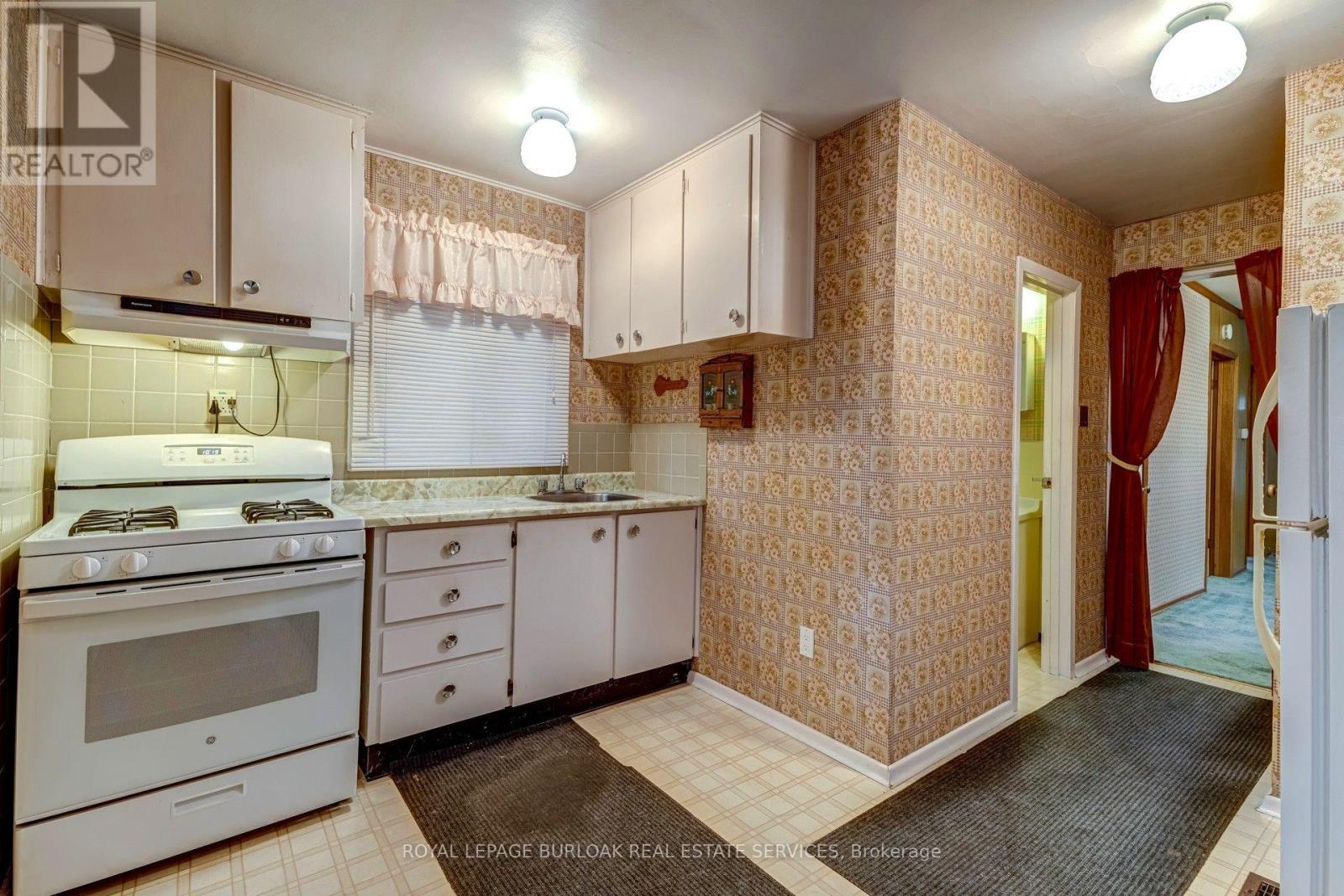 140 Barker Avenue, Toronto, Ontario  M4C 2P1 - Photo 9 - E14094706