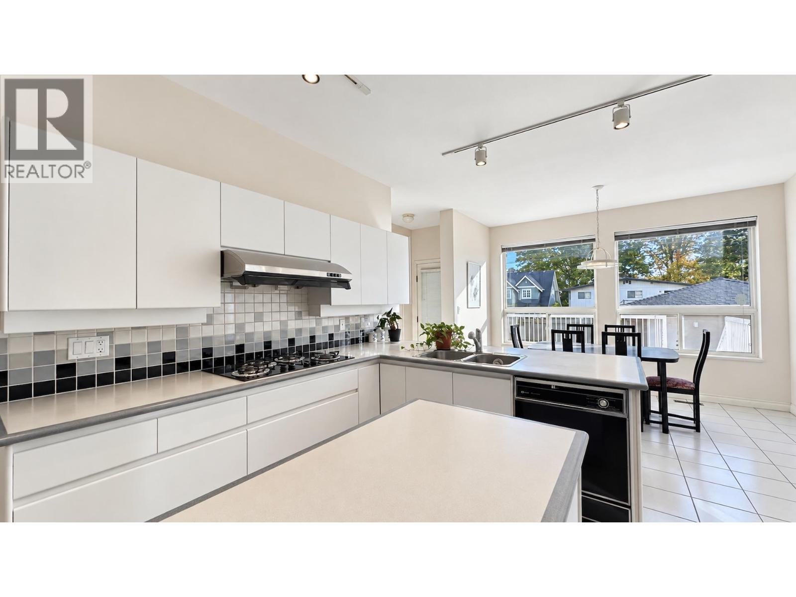 4036 Eton Street, Burnaby, British Columbia  V5C 1J7 - Photo 3 - R3176524