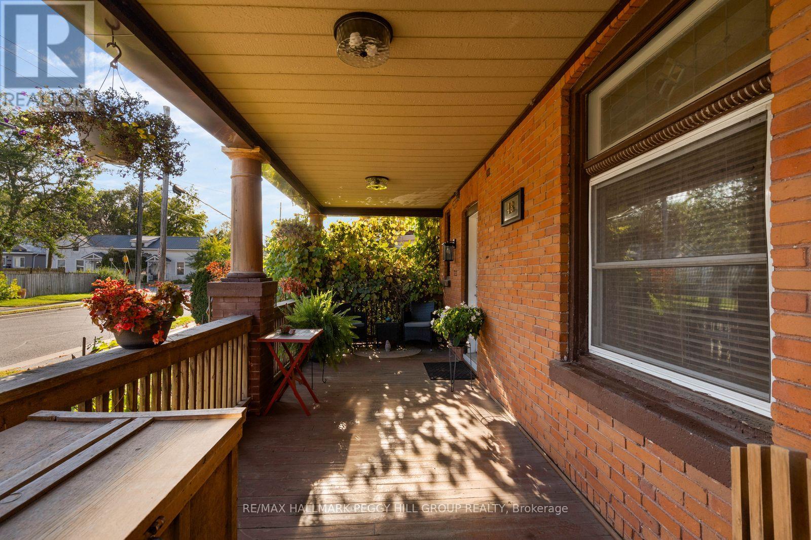48 Brock Street, Barrie, Ontario L4N 2L7 - Photo 2 - S14094742
