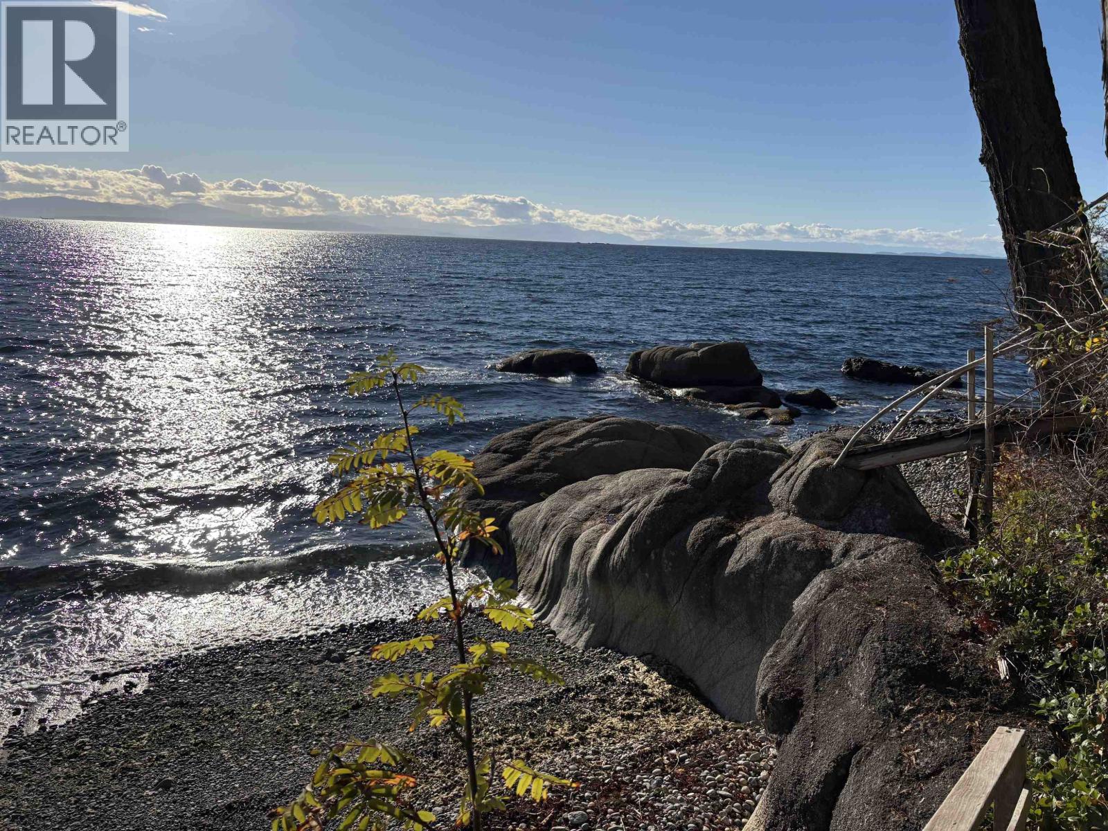 3443 BEACH AVENUE, roberts creek, British Columbia