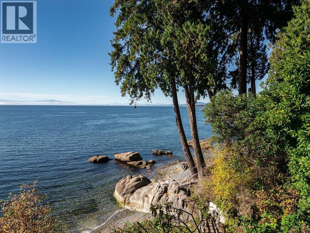 3443 Beach Avenue, Roberts Creek, British Columbia  V0N 2W2 - Photo 11 - R3176530