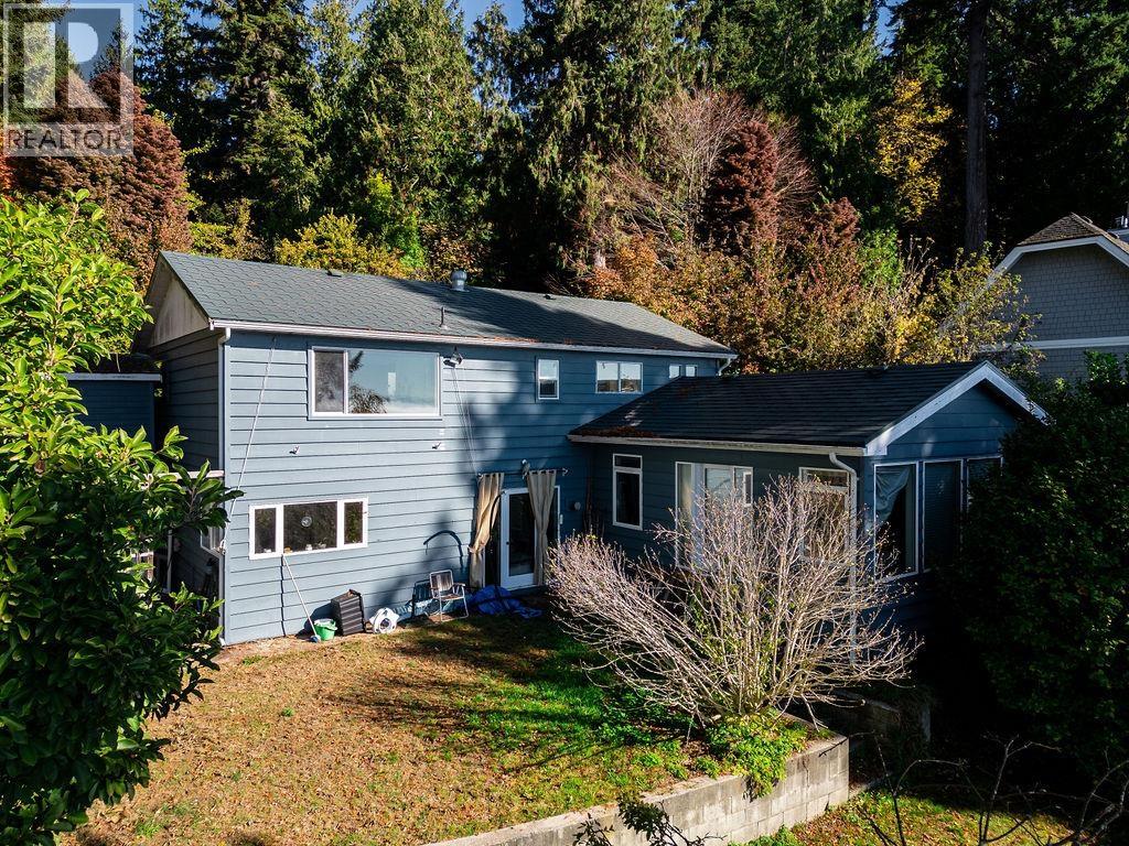 3443 Beach Avenue, Roberts Creek, British Columbia  V0N 2W2 - Photo 12 - R3176530