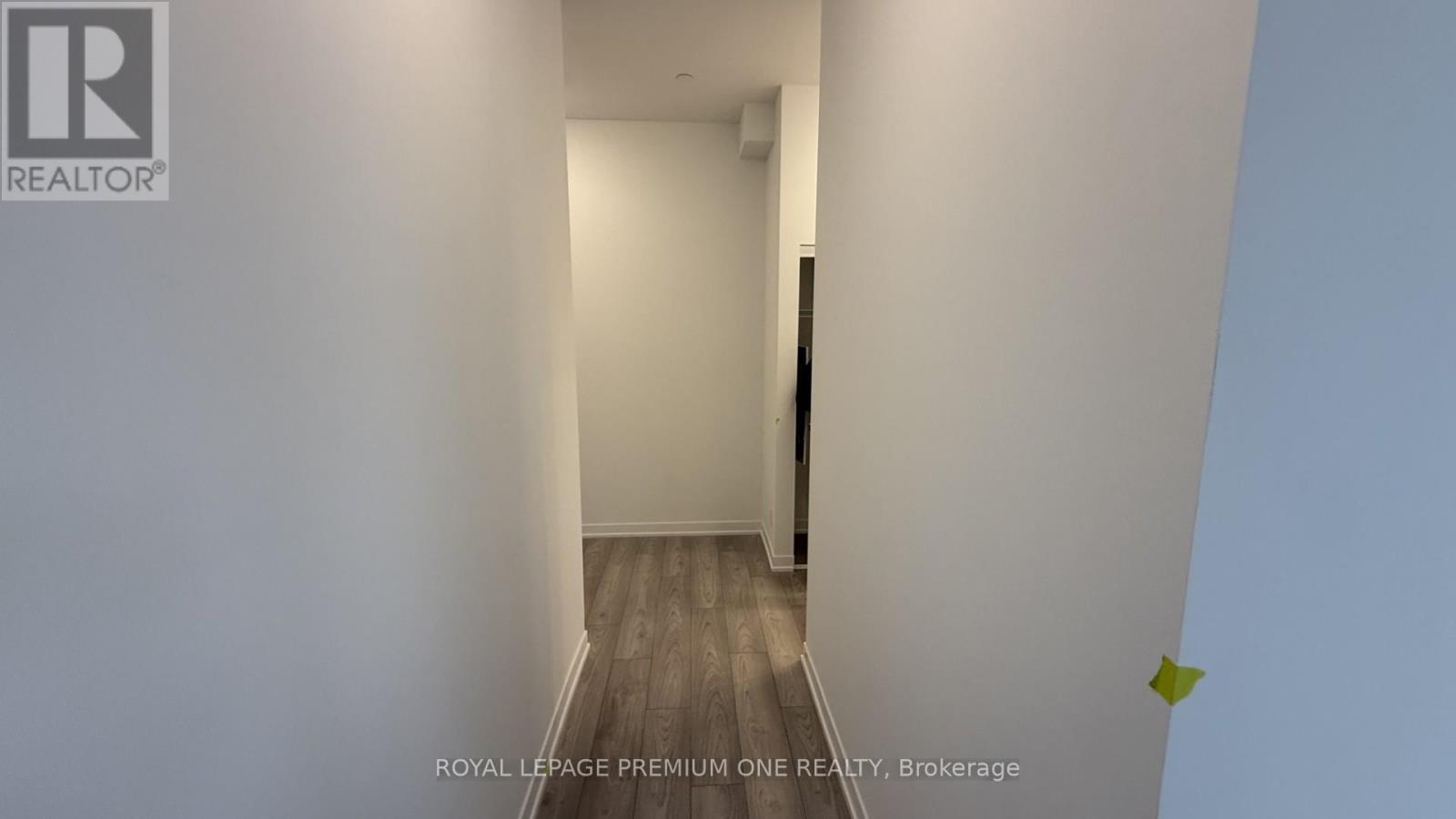 430 - 285 DUFFERIN STREET W