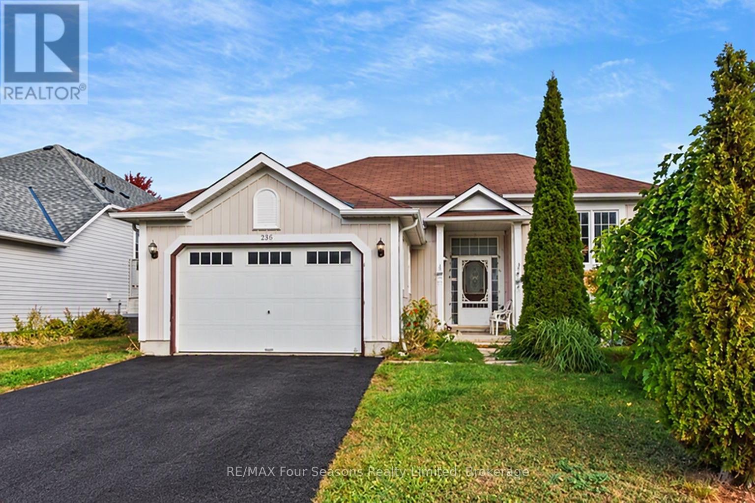 267 Spruce Street, Clearview, Ontario  L0M 1S0 - Photo 1 - S13845490