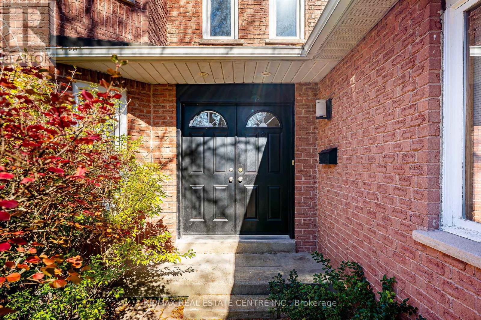 12 Creekwood Place, Hamilton, Ontario  L9H 6S9 - Photo 4 - X14094708