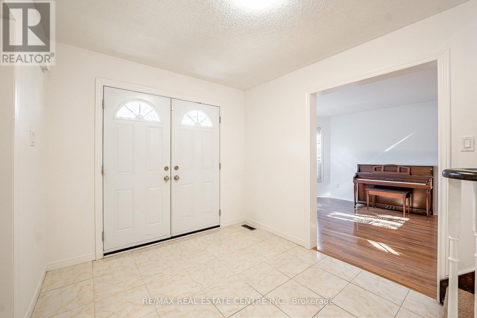 12 Creekwood Place, Hamilton, Ontario  L9H 6S9 - Photo 5 - X14094708