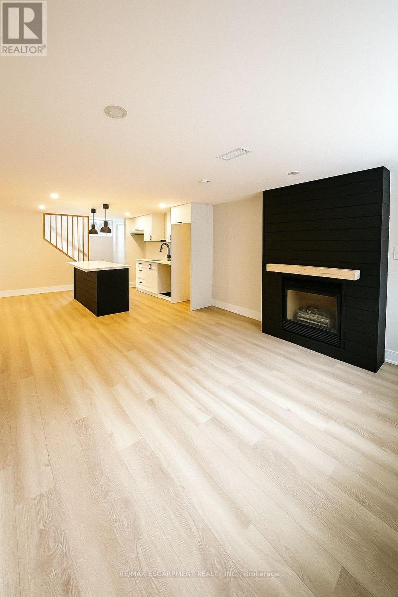 LOWER - 35 WILDEWOOD AVENUE