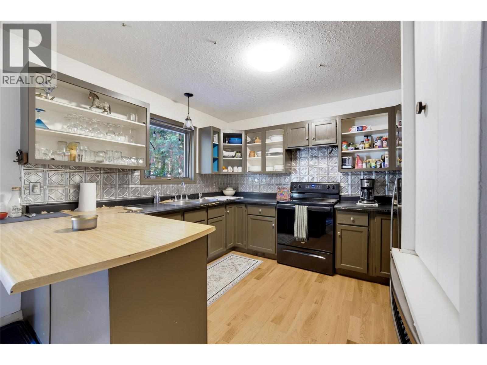 9020 Hummingbird Drive, Swansea Point, British Columbia  V0E 2K2 - Photo 8 - 10402995