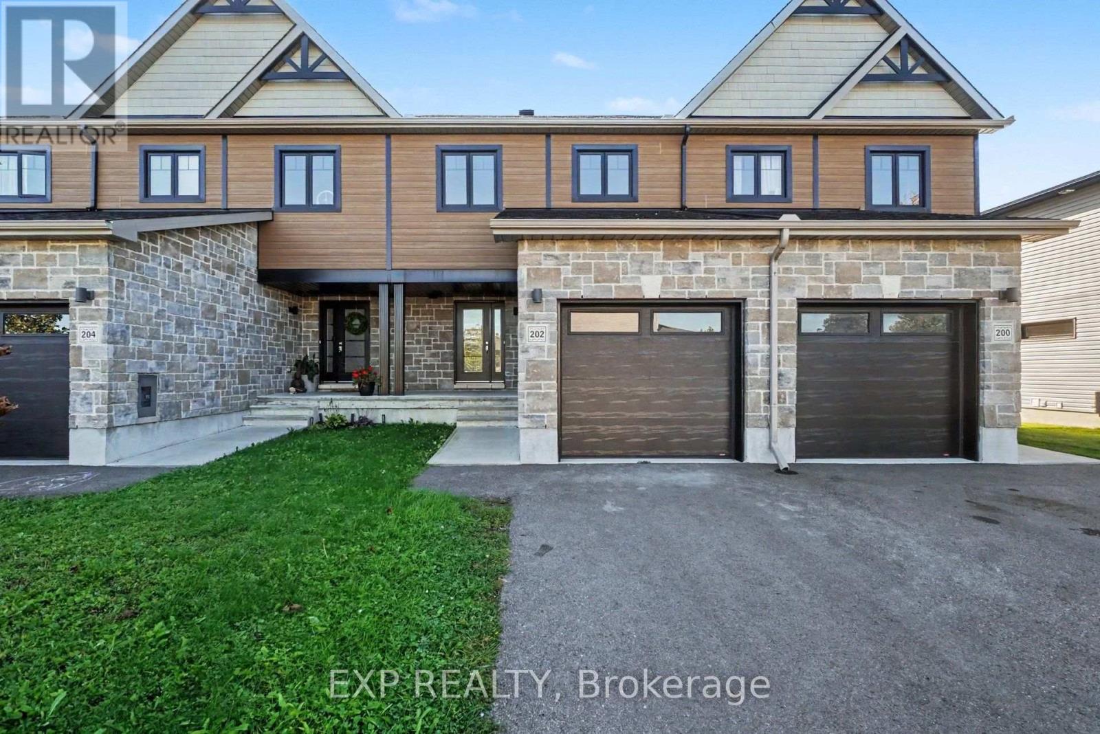 202 St Malo Place, Russell, Ontario  K0A 1W0 - Photo 2 - X14095038