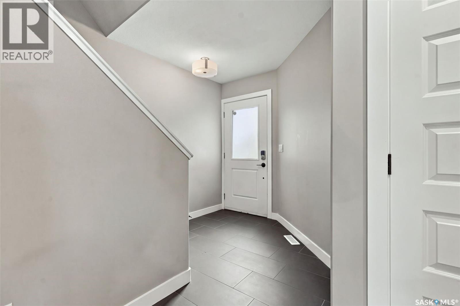 155 Dagnone Lane, Saskatoon, Saskatchewan  S7V 1P5 - Photo 4 - SK050203
