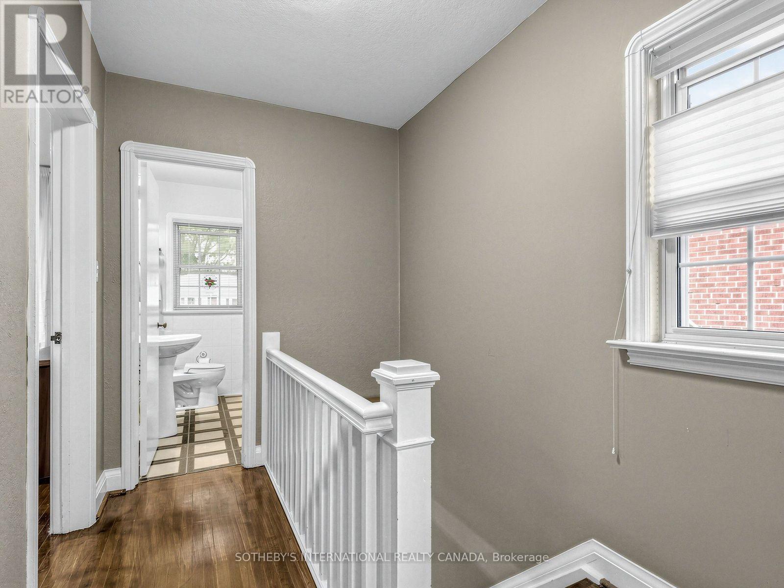 22 Thursfield Crescent, Toronto, Ontario  M4G 2N5 - Photo 24 - C14094828