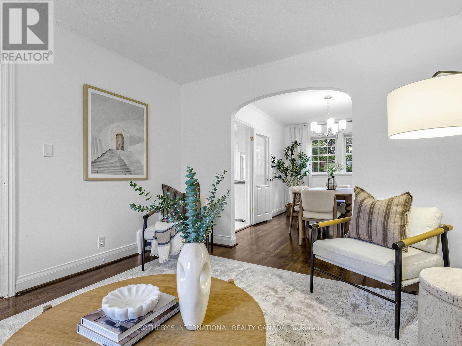 22 Thursfield Crescent, Toronto, Ontario  M4G 2N5 - Photo 7 - C14094828