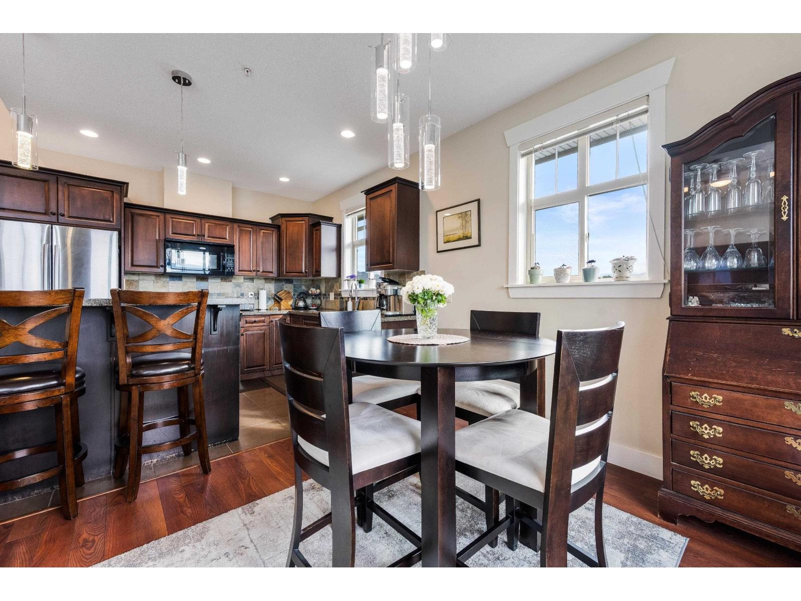 412 45893 CHESTERFIELD AVENUE|Chilliwack Downtown