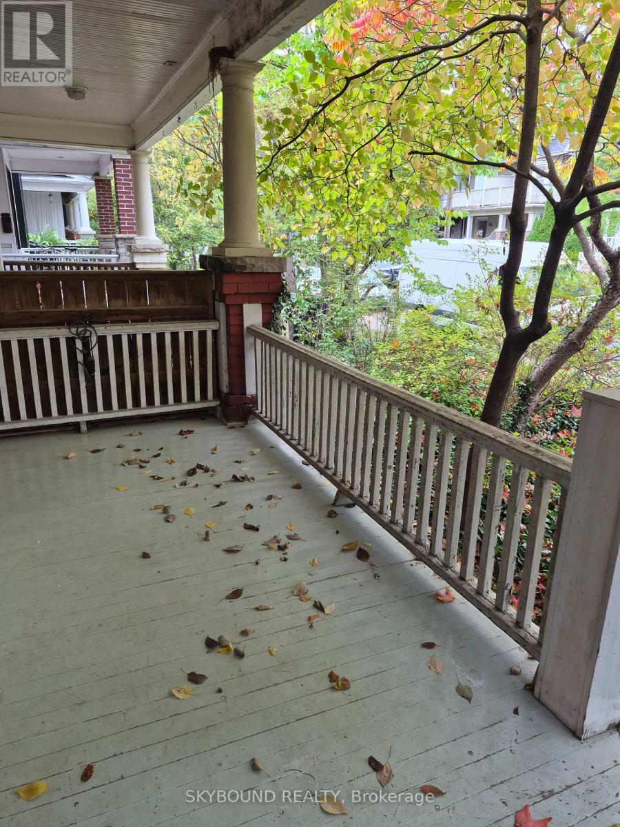 # UPPER - 122 ARUNDEL AVENUE