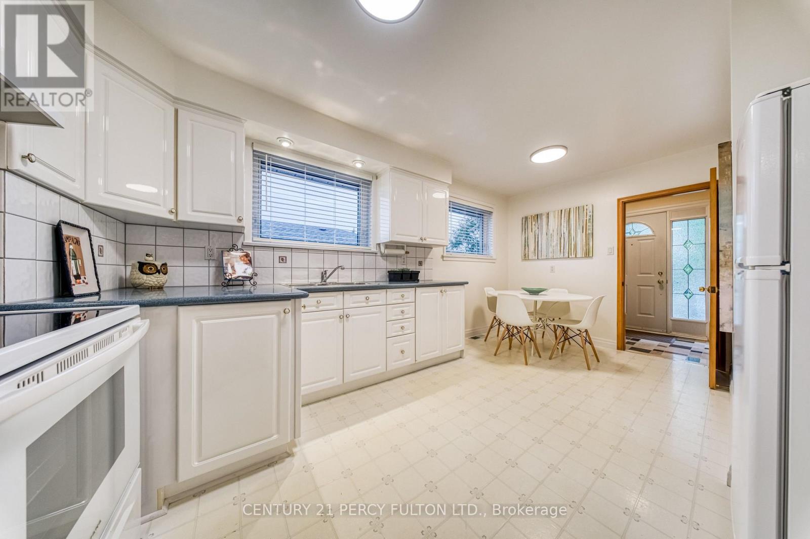 32 Bromton Drive, Toronto, Ontario  M1P 4B8 - Photo 12 - E14095018