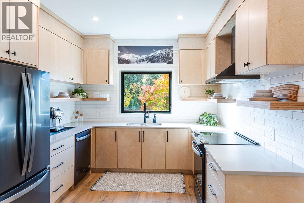 711 Olynyk Road, Revelstoke, British Columbia  V0E 2S2 - Photo 7 - 10403640