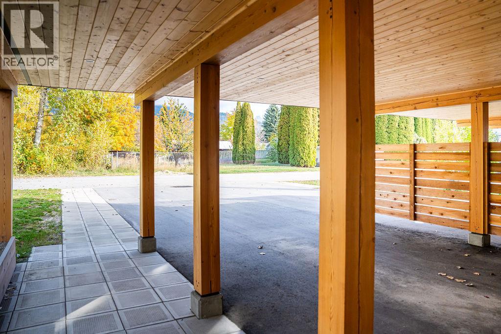 711 Olynyk Road, Revelstoke, British Columbia  V0E 2S2 - Photo 4 - 10403640