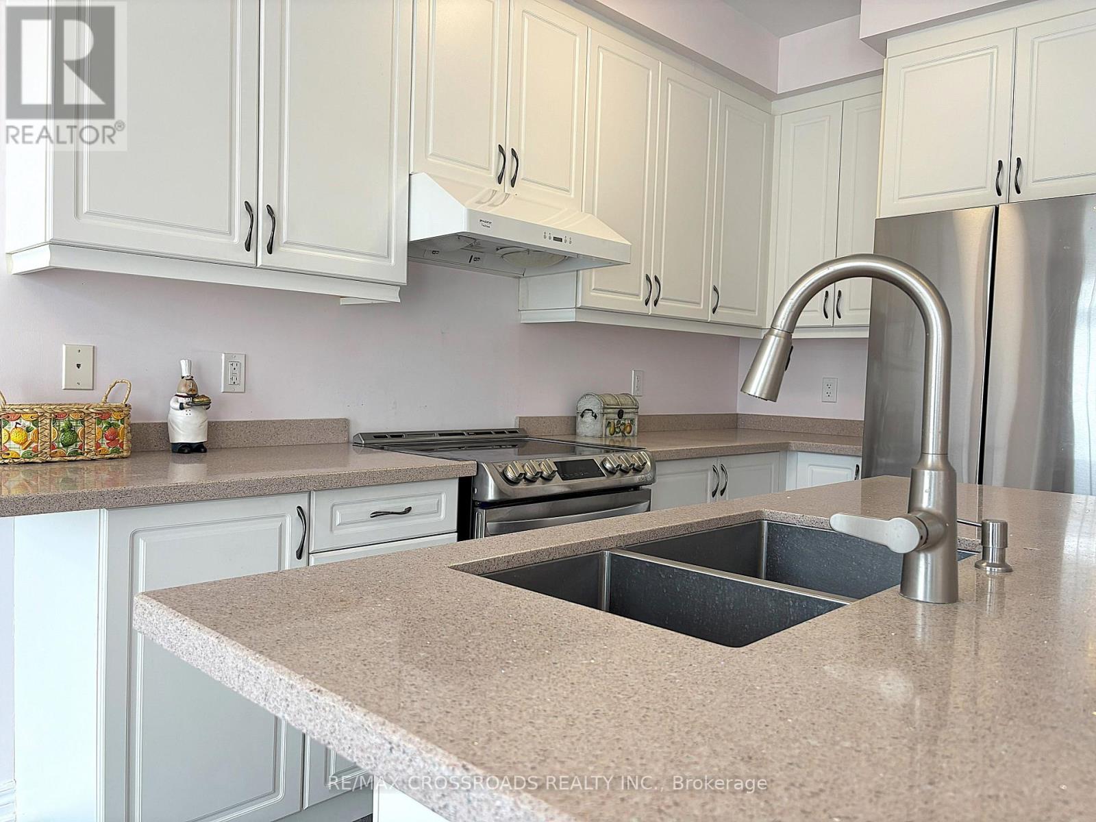 49 Memon Place, Markham, Ontario  L6E 0S1 - Photo 4 - N14094902