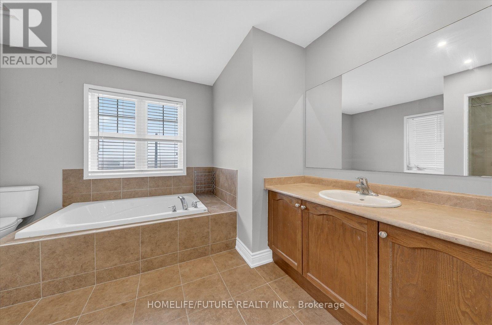 939 Miller Park Avenue, Bradford West Gwillimbury (Bradford), Ontario  L3Z 0L6 - Photo 23 - N14095028