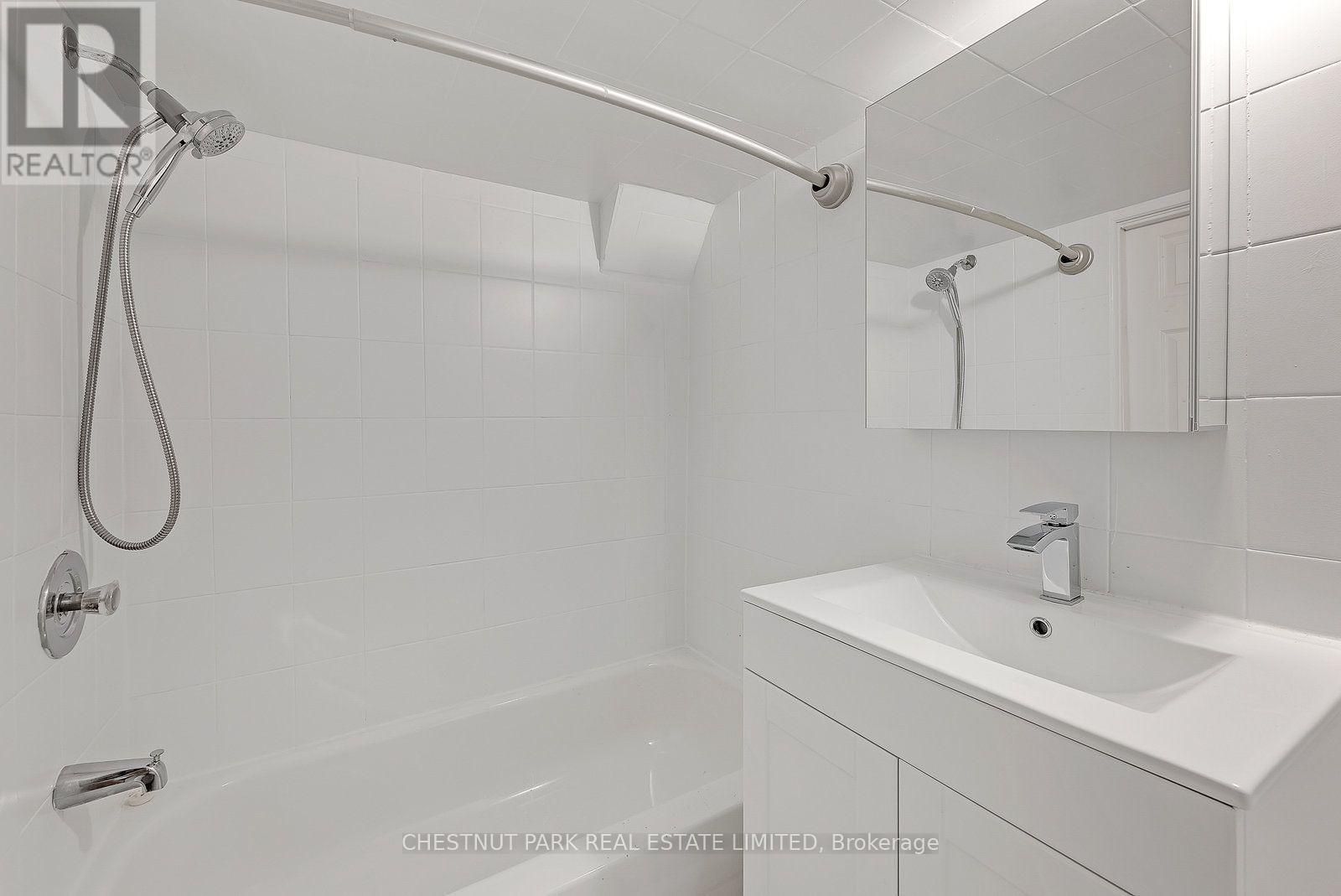 1383 Lansdowne Avenue, Toronto, Ontario  M6H 3Z9 - Photo 21 - W14094990