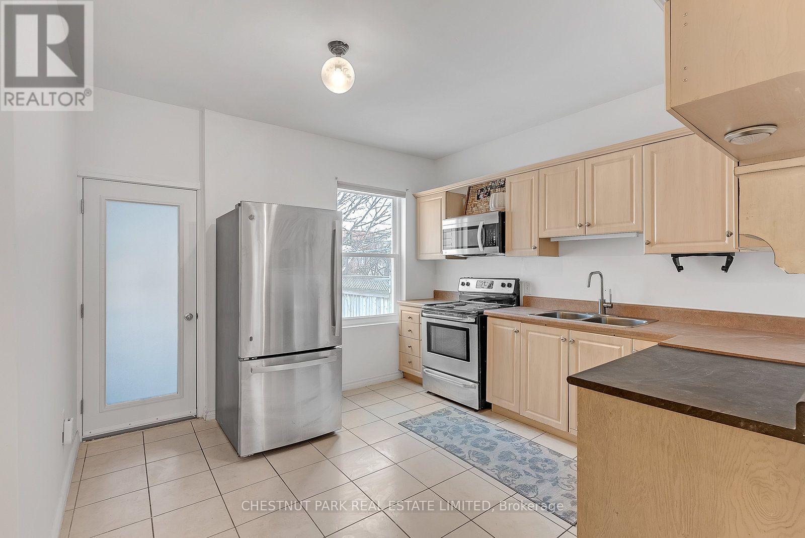1383 Lansdowne Avenue, Toronto, Ontario  M6H 3Z9 - Photo 9 - W14094990