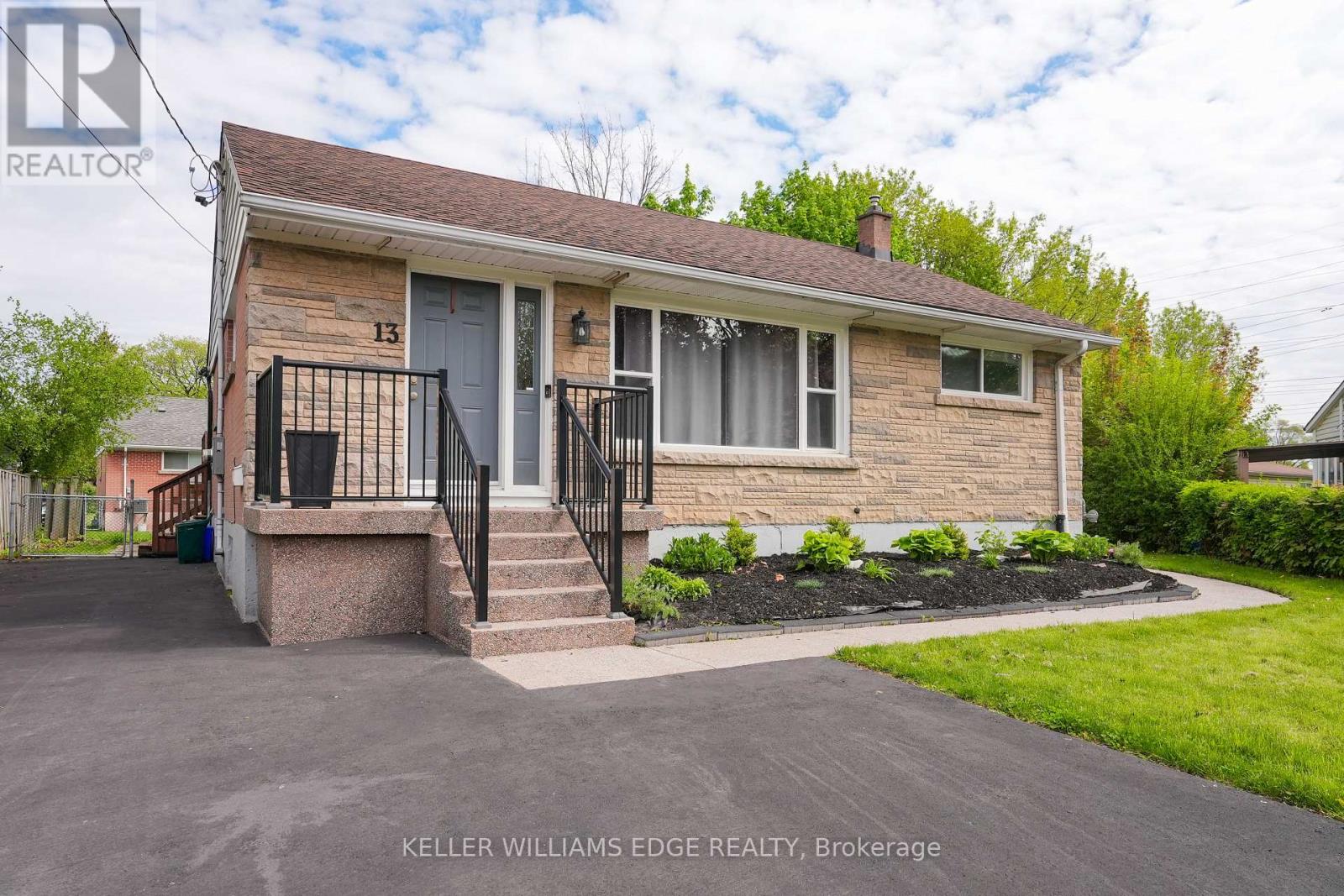 Upper - 13 Beaucourt Place, Hamilton, Ontario  L8S 2P8 - Photo 3 - X14094818