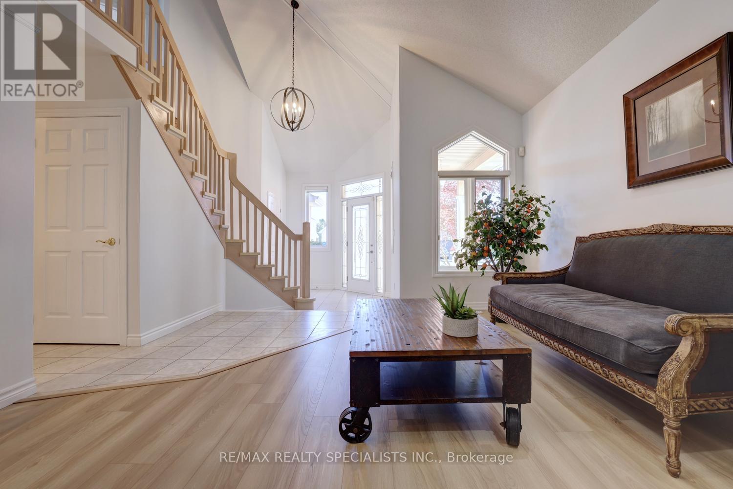79 Westlawn Drive, Hamilton, Ontario  L9B 2K9 - Photo 2 - X14094936