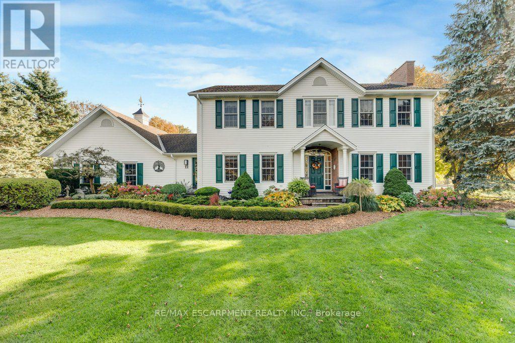 12 WENEIL DRIVE, Hamilton, Ontario