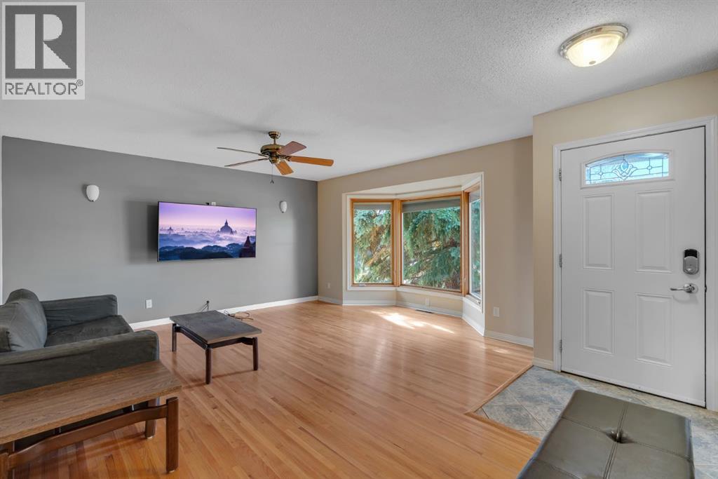 64 Huntham Road Ne, Calgary, Alberta  T2K 4G1 - Photo 3 - A2352143