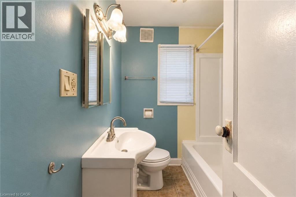 12 Merigold Street, St. Catharines, Ontario  L2S 2N3 - Photo 13 - 40871662