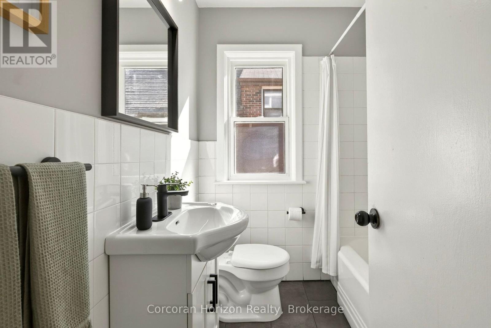 1 - 33 East 34th Street, Hamilton, Ontario  L8V 3W2 - Photo 28 - X14095112