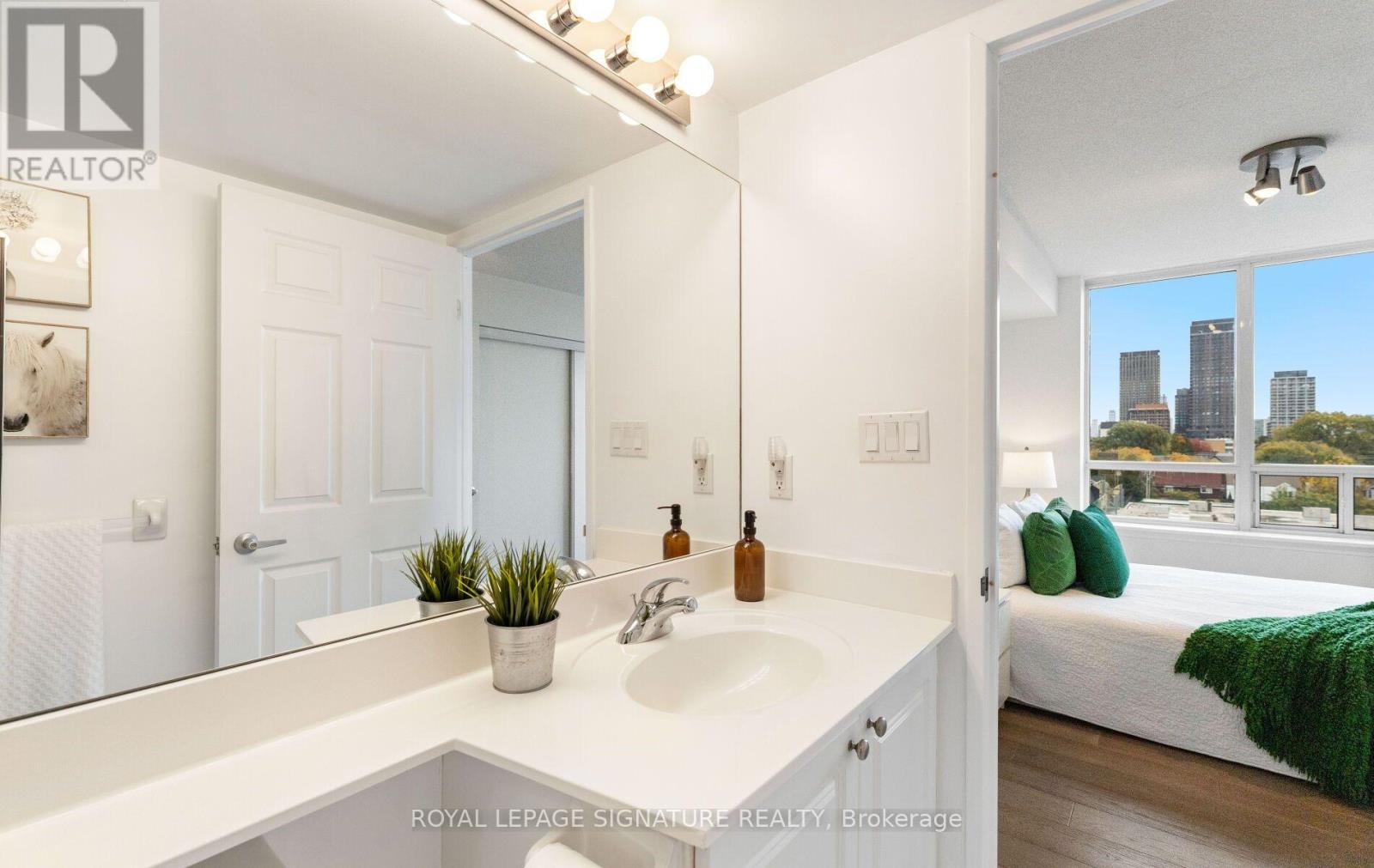 604 - 1369 Bloor Street W, Toronto, Ontario  M6P 4J4 - Photo 21 - C14095062
