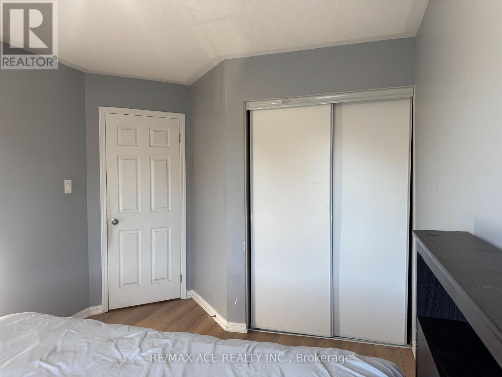 Room 1 - 1851 Parkhurst Crescent, Pickering, Ontario  L1X 0B1 - Photo 2 - E14095102